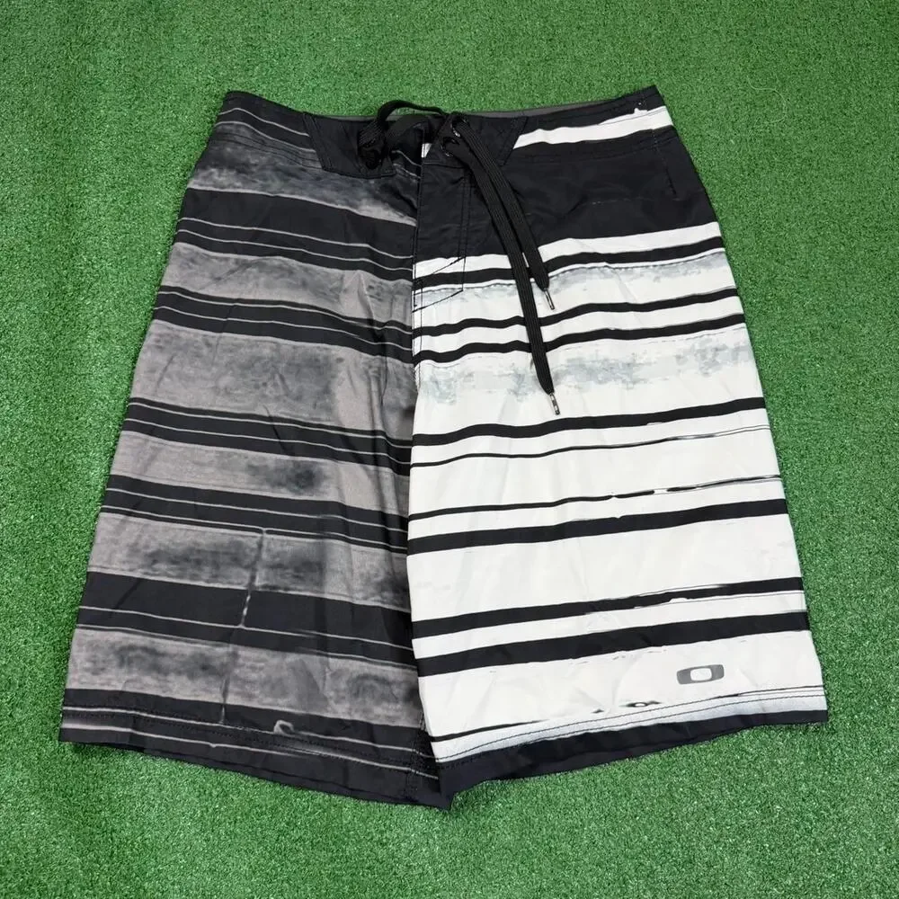 Oakley Board Shorts Men’s 30 Black White Split Stripe Surf Swim Y2K Skate